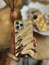 Load image into Gallery viewer, Gorgeous Gold wavy case