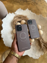 Load image into Gallery viewer, Minimalist circle line art case