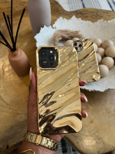 Load image into Gallery viewer, Gorgeous Gold wavy case
