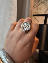 Load image into Gallery viewer, Premium Sliver Timepiece Rings ( swirl )