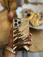 Load image into Gallery viewer, Gorgeous Gold wavy case