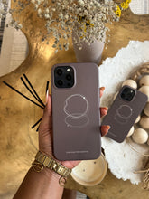 Load image into Gallery viewer, Minimalist circle line art case