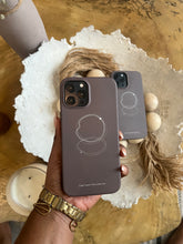 Load image into Gallery viewer, Minimalist circle line art case
