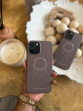 Load image into Gallery viewer, Minimalist circle line art case
