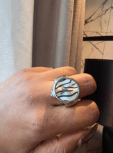 Load image into Gallery viewer, Premium Sliver Timepiece Rings ( swirl )