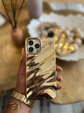 Load image into Gallery viewer, Gorgeous Gold wavy case