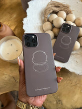 Load image into Gallery viewer, Minimalist circle line art case