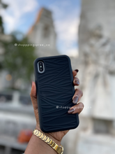 Load image into Gallery viewer, SHOCKPROOF ARMOUR CASE (Black)