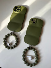 Load image into Gallery viewer, Luxury wave case with Bead bracelet grip