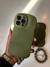 Load image into Gallery viewer, Luxury wave case with Bead bracelet grip