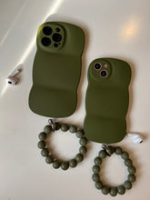 Load image into Gallery viewer, Luxury wave case with Bead bracelet grip