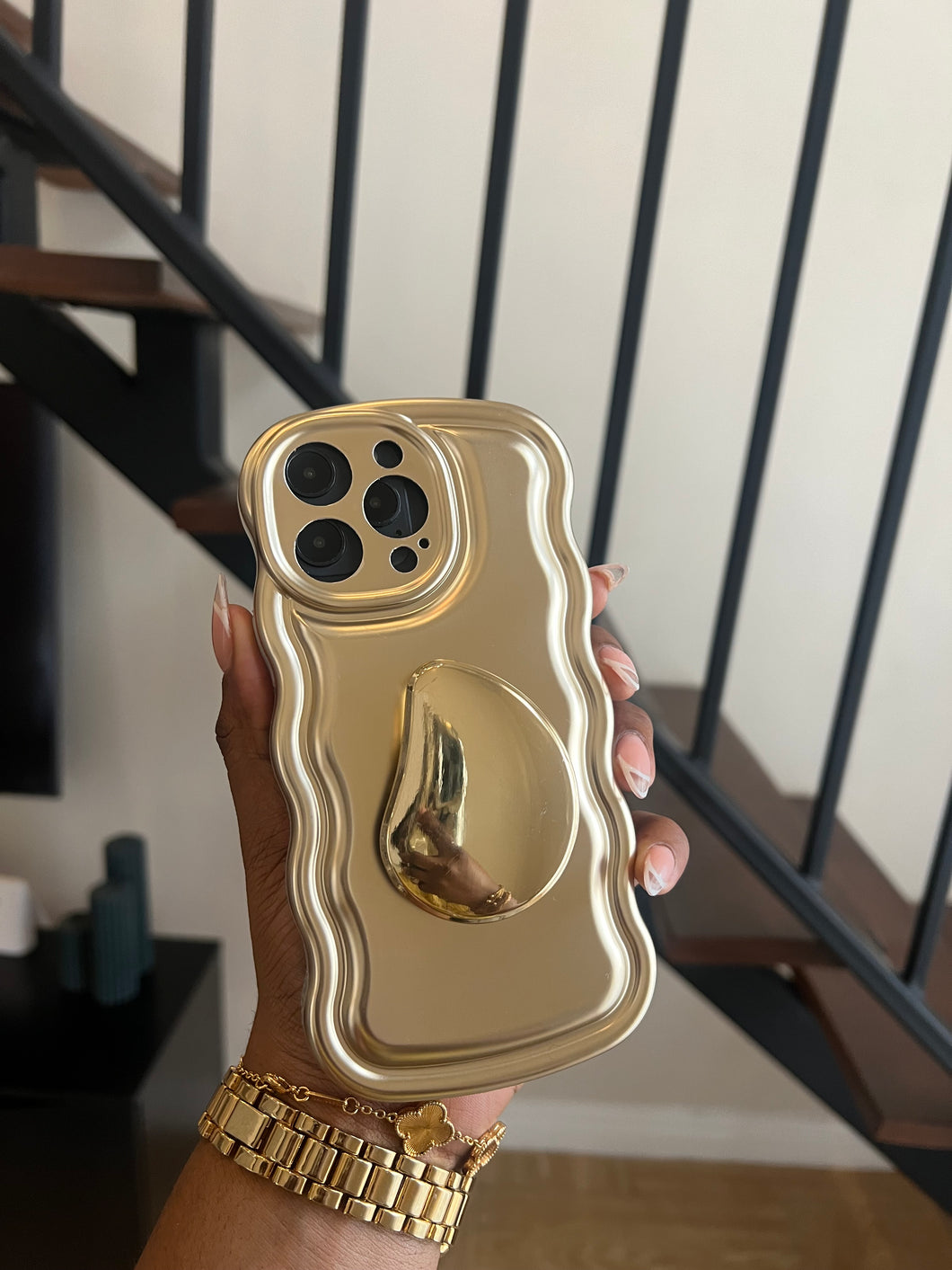 Luxury Gold  case (can be bought with or without the popsocket)