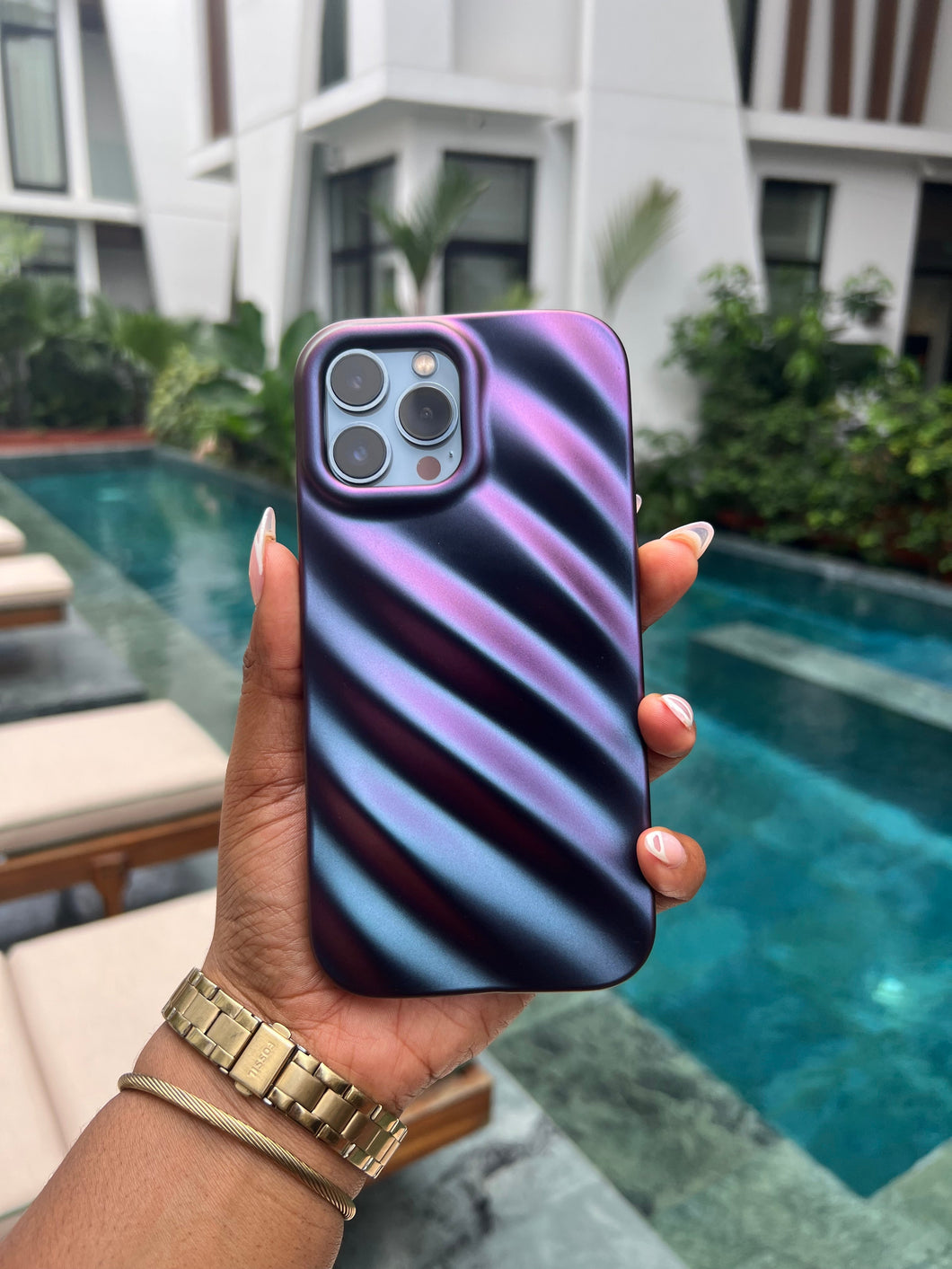 Purple 3D wave case with holder