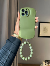 Load image into Gallery viewer, Luxury wave case with Bead bracelet grip
