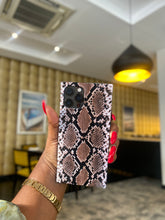 Load image into Gallery viewer, Luxury Brown snake print phonecase case
