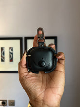 Load image into Gallery viewer, Leather airpod case (Black)
