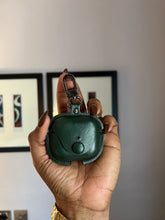 Load image into Gallery viewer, Leather airpod case (Green)
