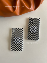 Load image into Gallery viewer, Transparent rectangular checkers popsocket case
