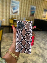 Load image into Gallery viewer, Luxury Brown snake print phonecase case
