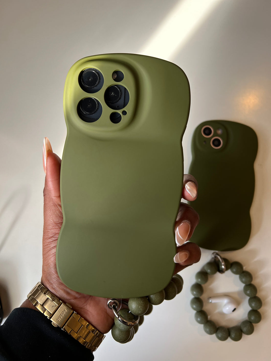 Luxury wave case with Bead bracelet grip