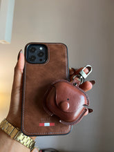 Load image into Gallery viewer, Leather airpod case (Brown)
