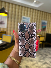 Load image into Gallery viewer, Luxury Brown snake print phonecase case
